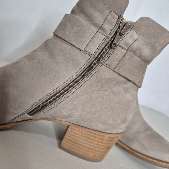 Paul Green Dallas Soft Sand Suede Side Zip Ankle Strap Detail Bootie - Size 8 - Picture 8 of 16